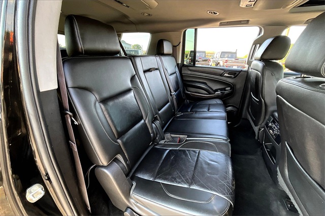 2015 Chevrolet Suburban LT photo 23