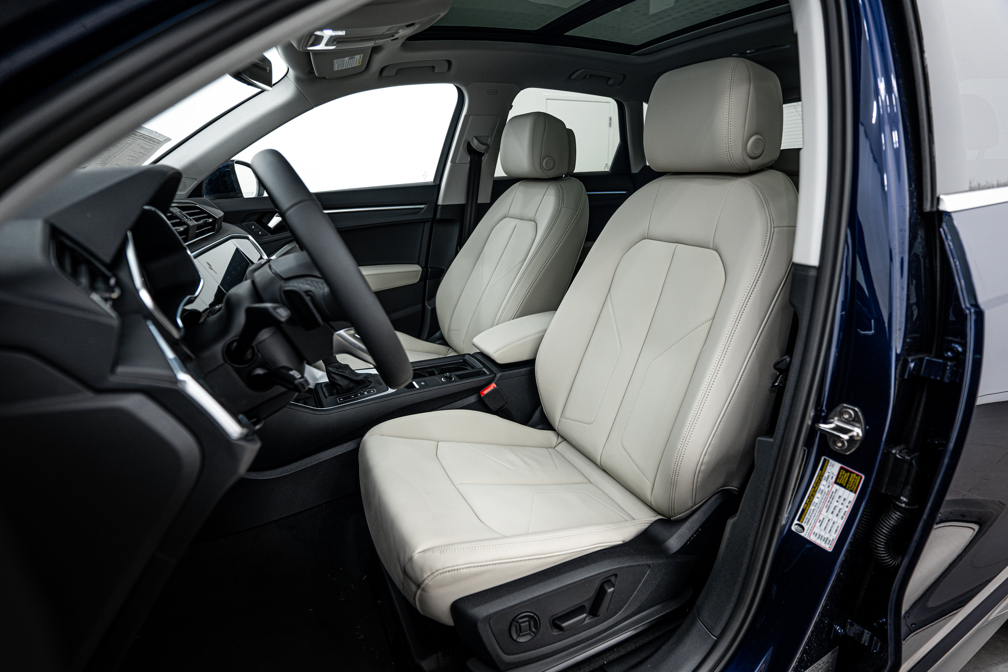 2025 Audi Q3 S line Premium Plus photo 13