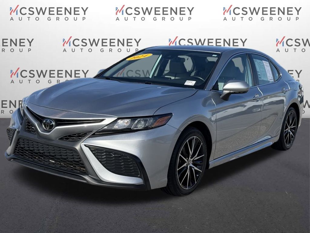 2024 Toyota Camry SE's photo