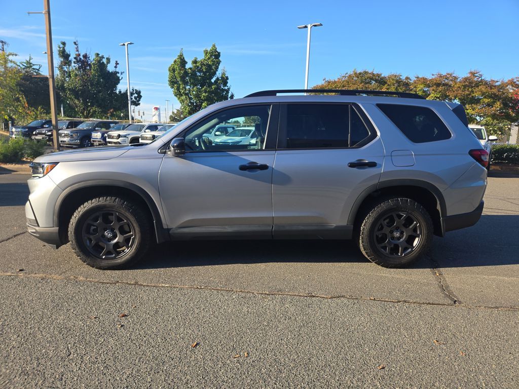 2024 Honda Pilot TrailSport photo 2