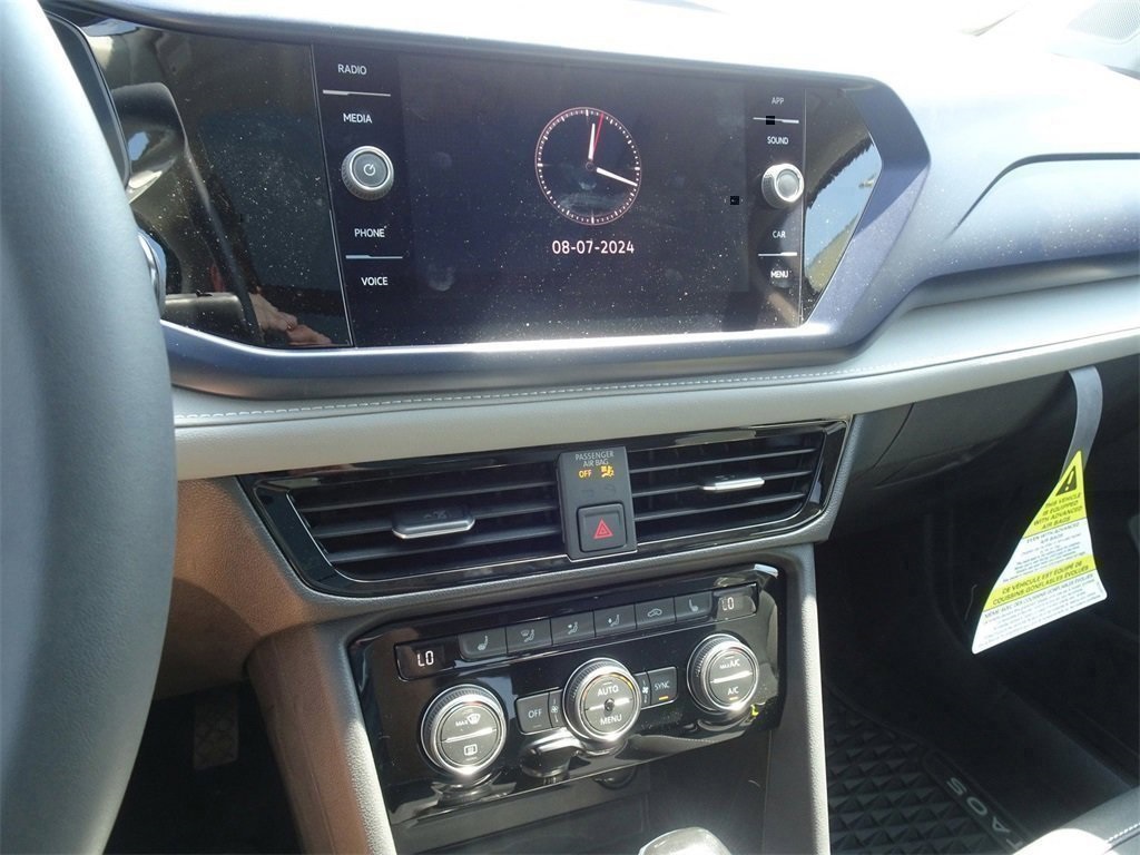 2024 Volkswagen Taos SE photo 13