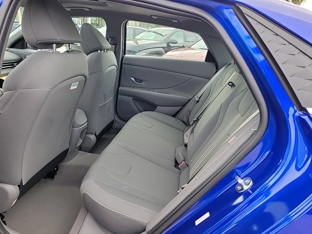 2025 Hyundai Elantra SEL Convenience photo 9