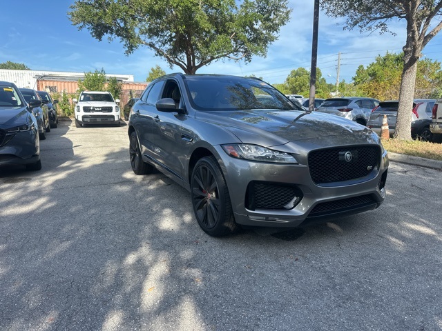 2019 Jaguar F-PACE S photo 4