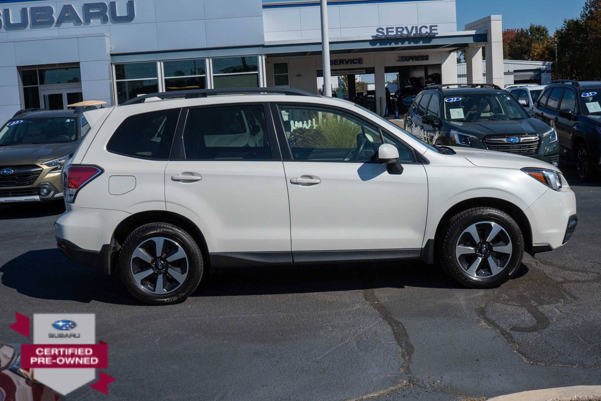 2017 Subaru Forester Premium photo 2