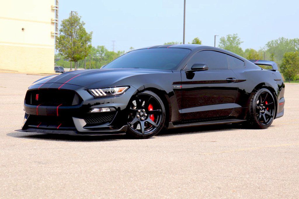 2018 Ford Mustang Shelby GT350 photo 2