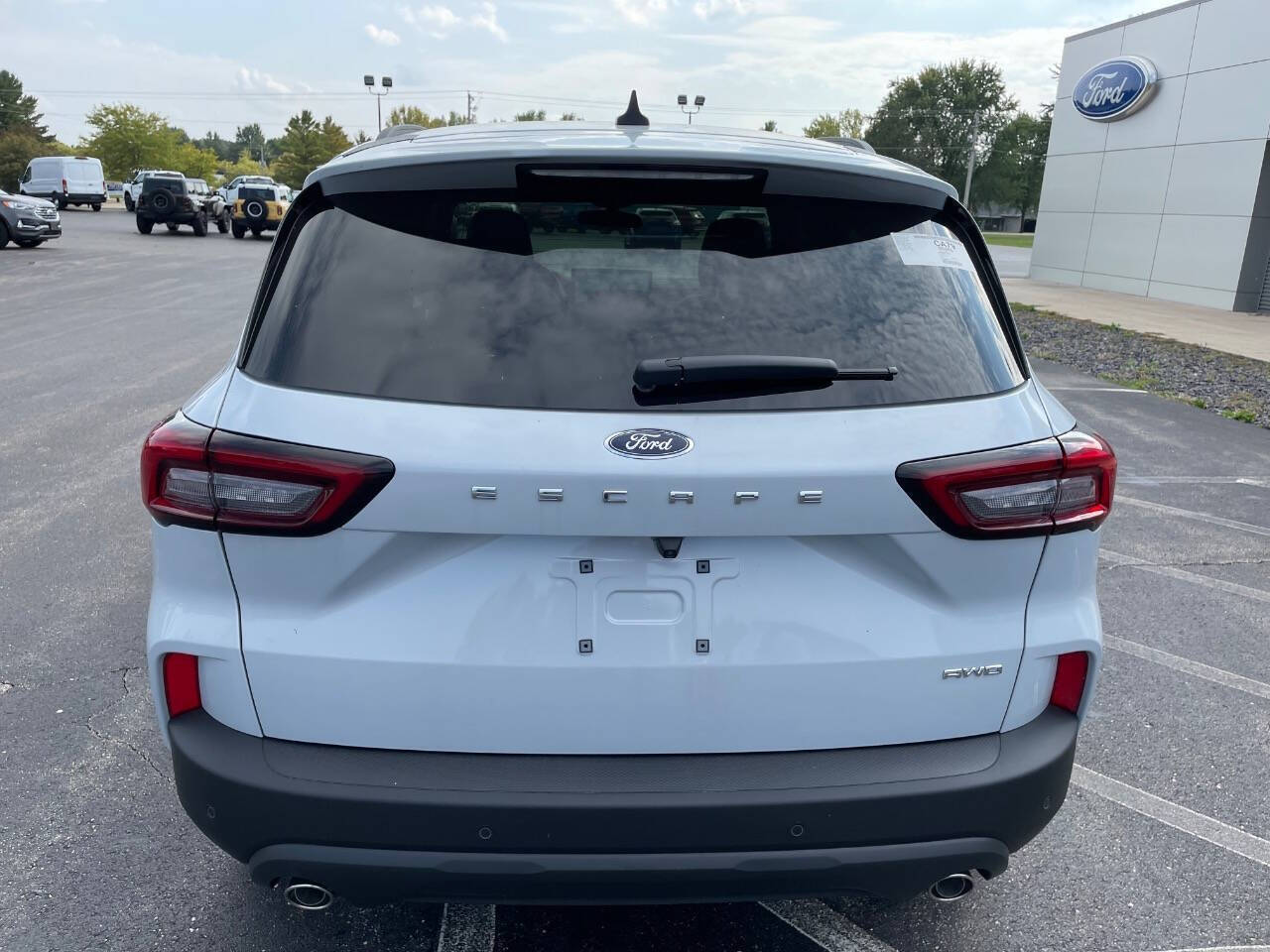 2025 Ford Escape ST-Line photo 4