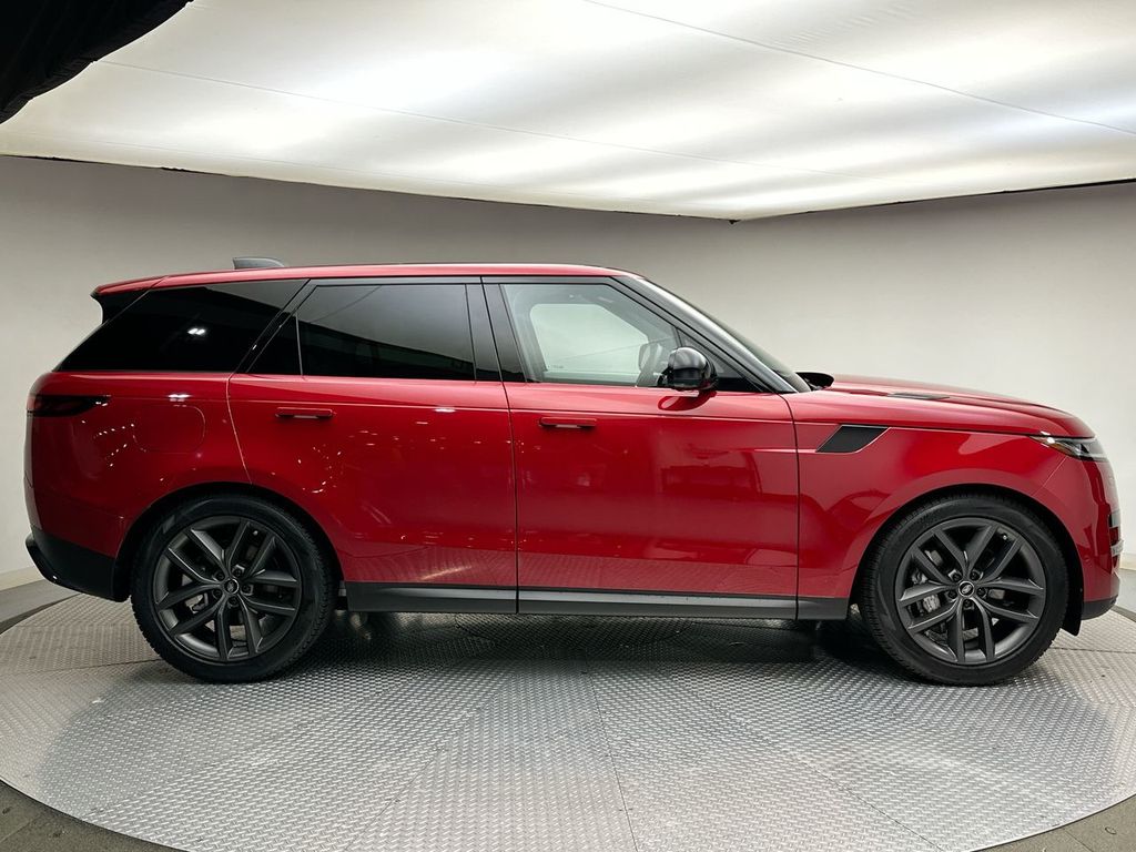2025 Land Rover Range Rover Sport SE photo 4