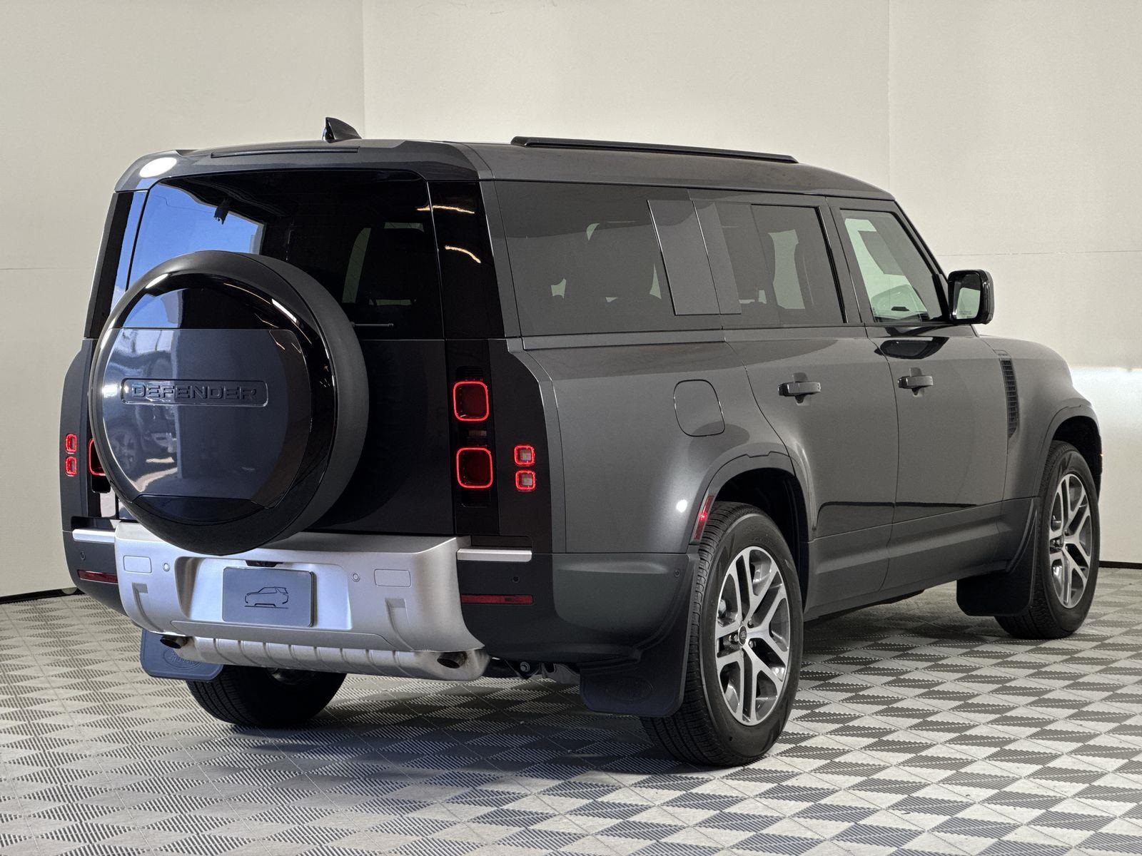 2025 Land Rover Defender 130 S photo 5