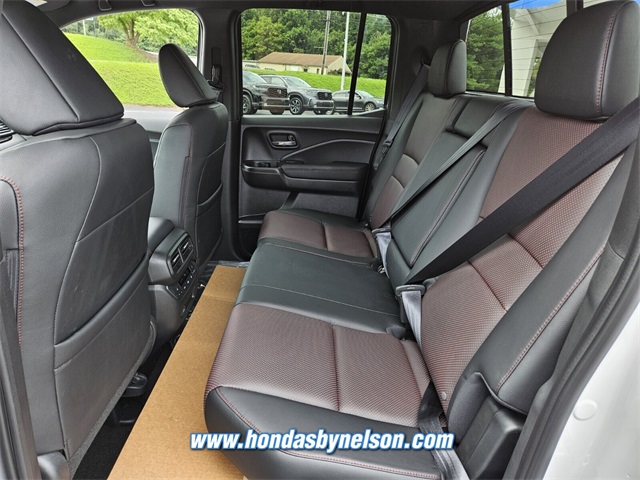 2025 Honda Ridgeline Black Edition photo 5