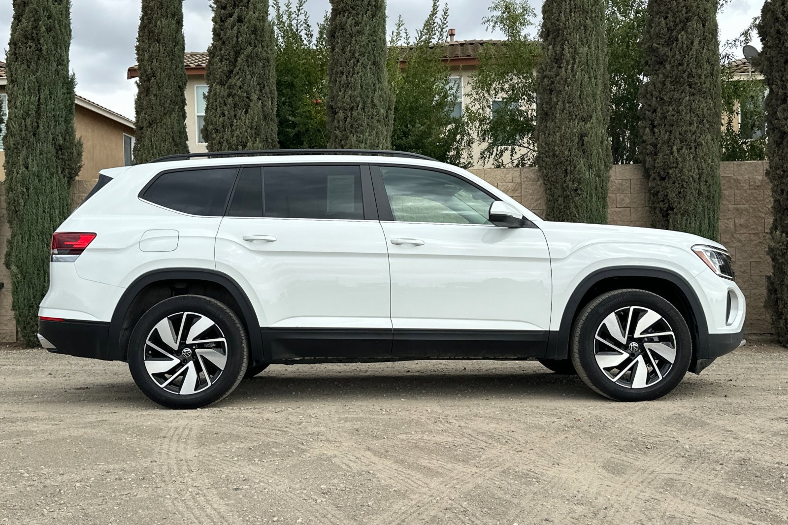 2024 Volkswagen Atlas SE Technology photo 3