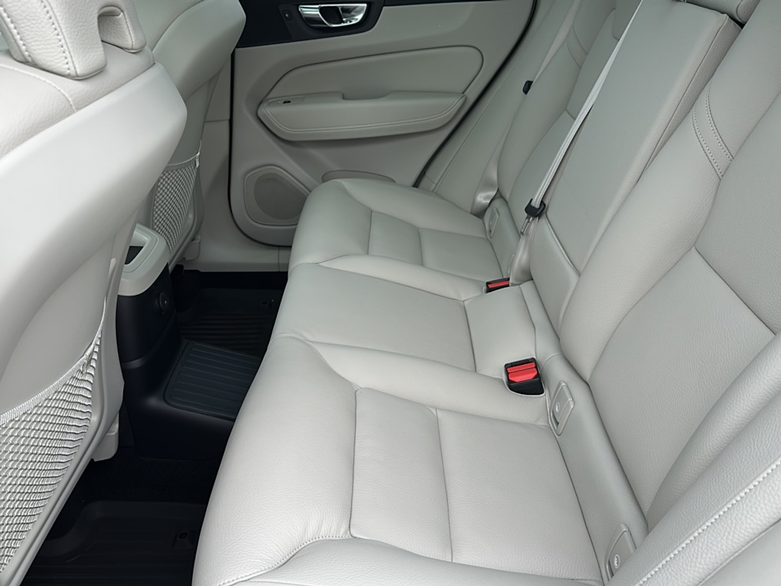 2024 Volvo XC60 Recharge Hybrid T8 Plus photo 5
