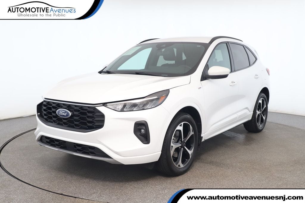 2023 Ford Escape ST-Line Select's photo