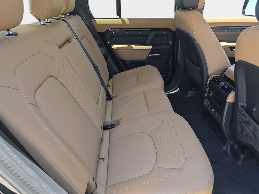 2025 Land Rover Defender 110 S photo 11