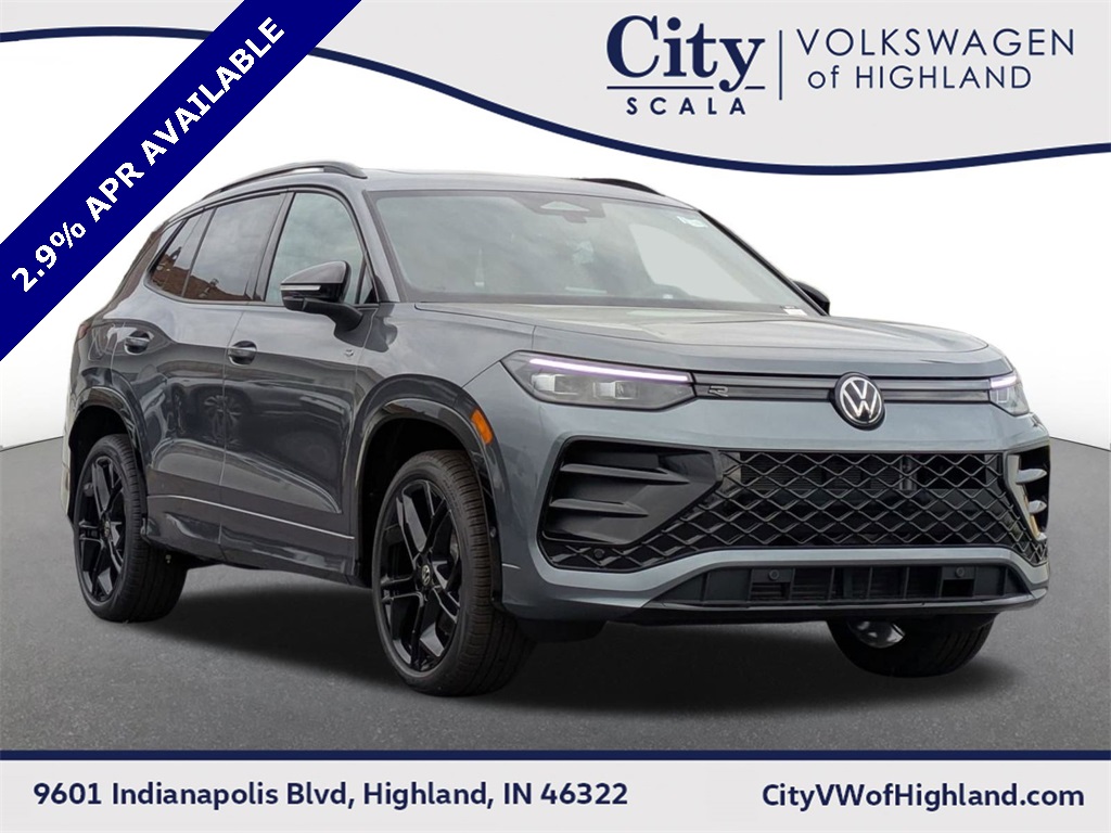 2025 Volkswagen Tiguan SE R-LINE BLACK's photo