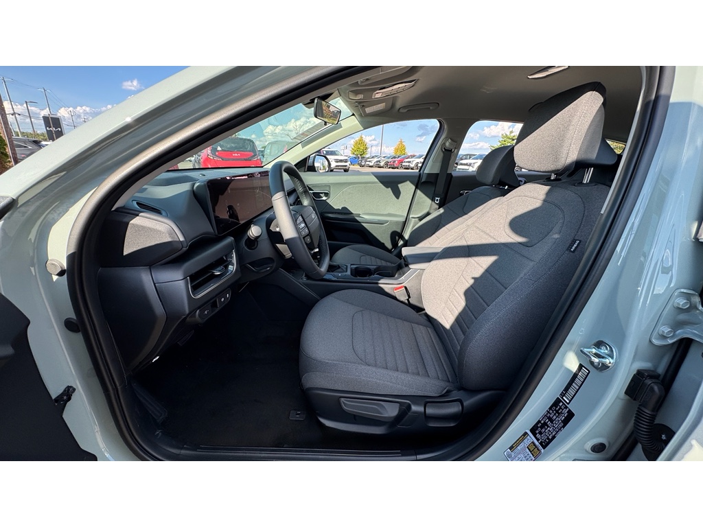 2025 Kia K4 EX photo 8