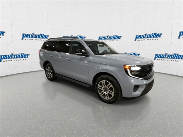 2025 Ford Expedition photo 2