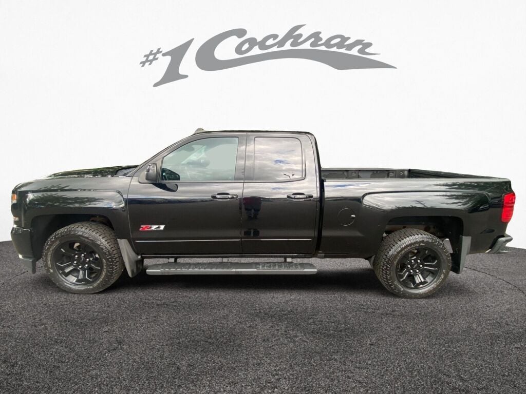 2018 Chevrolet Silverado 1500 LT photo 3