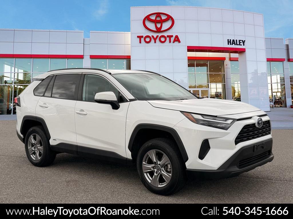2024 Toyota RAV4 XLE's photo