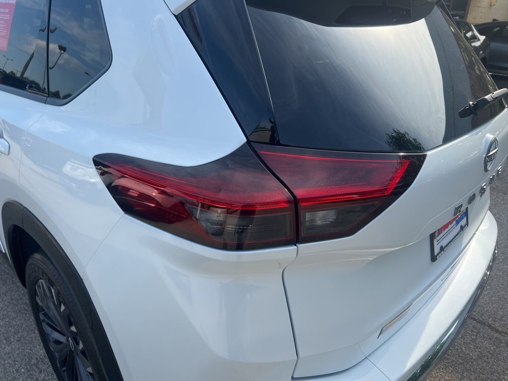 2024 Nissan Rogue Platinum photo 33