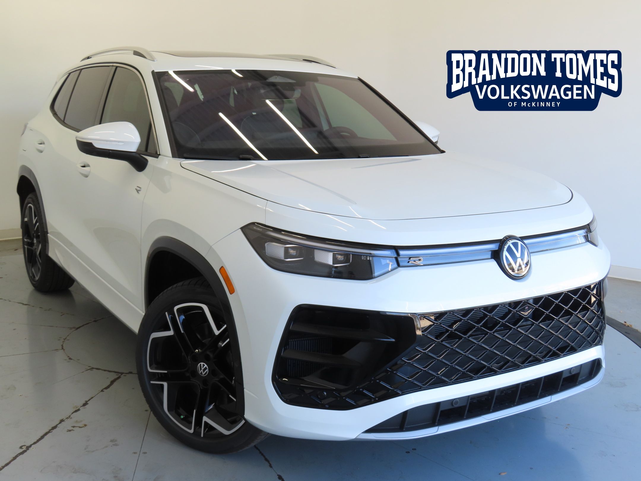 2026 Volkswagen Tiguan SEL R-LINE TURBO's photo