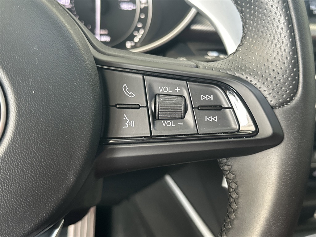 2023 Alfa Romeo Stelvio Ti photo 20