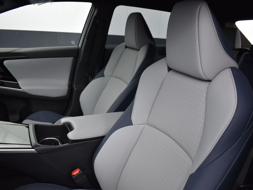 2025 Subaru Solterra Limited photo 9