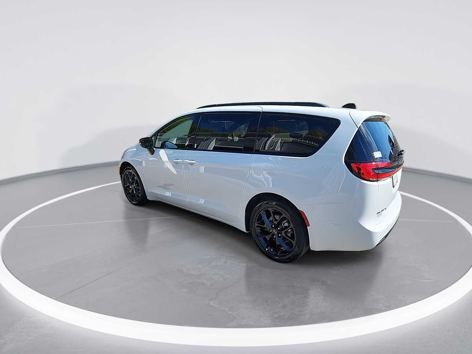 2026 Chrysler Pacifica Limited photo 6