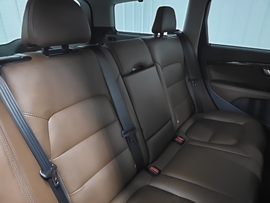 2016 Volvo XC70 T5 Premier photo 16