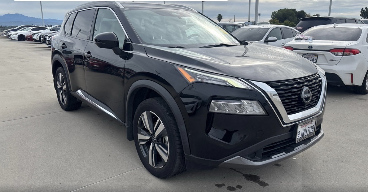 2023 Nissan Rogue SL's photo