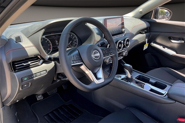 2025 Nissan Sentra SR Midnight Edition photo 7