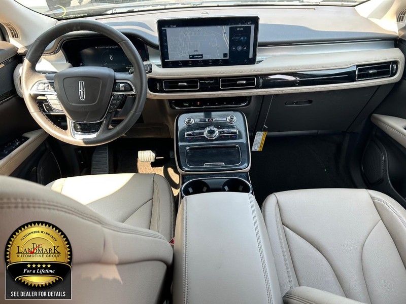 2023 Lincoln Nautilus Standard photo 2