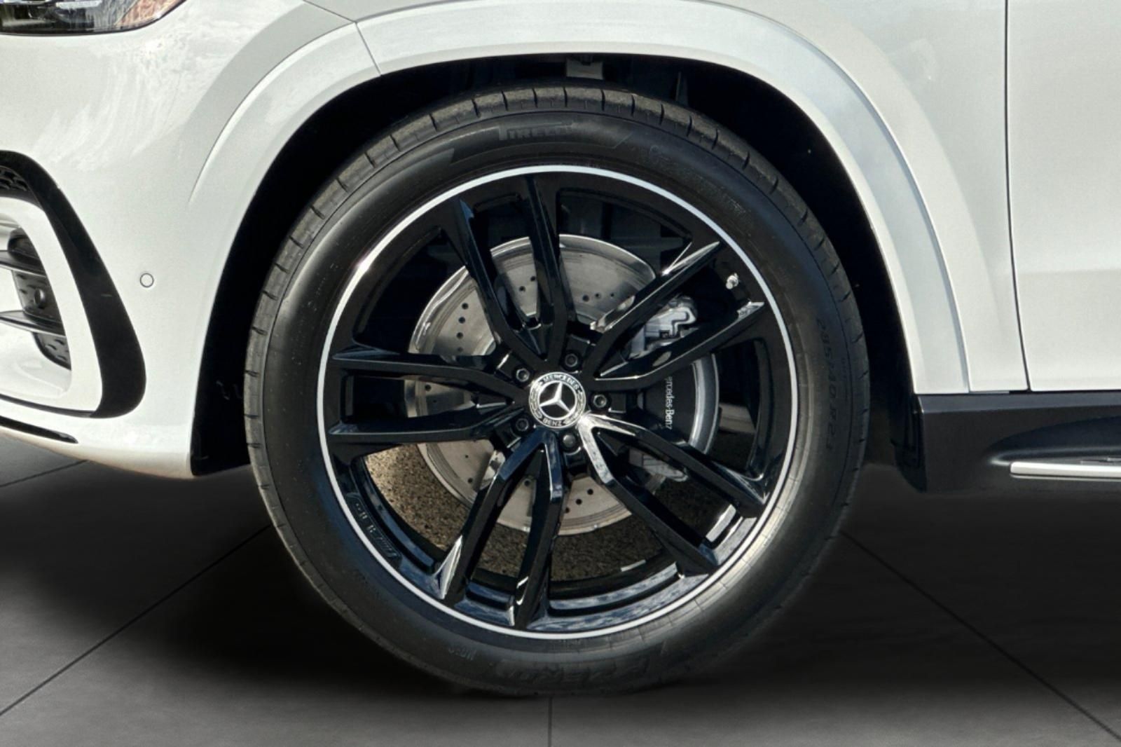 2026 Mercedes Benz GLS 580 4MATIC photo 3