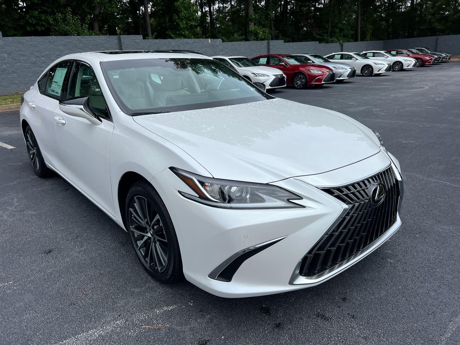 2025 Lexus ES 300h photo 4