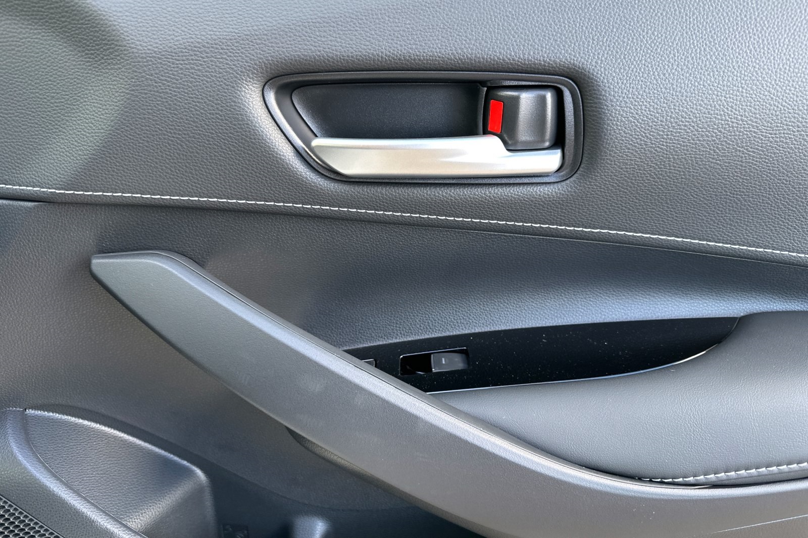 2025 Toyota Corolla SE photo 18