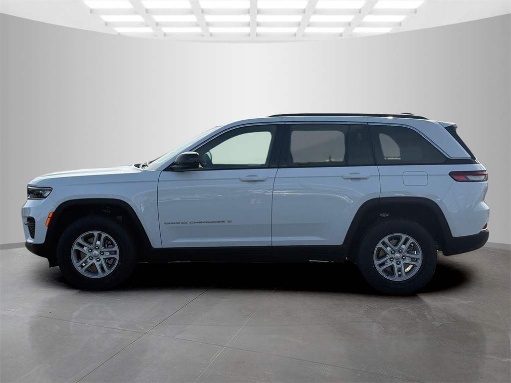 2025 Jeep Grand Cherokee Laredo photo 4