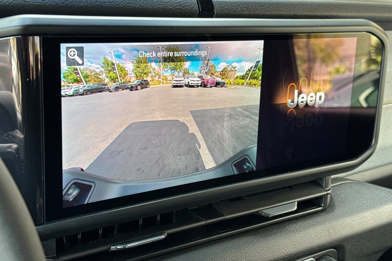 2025 Jeep Gladiator Willys photo 17