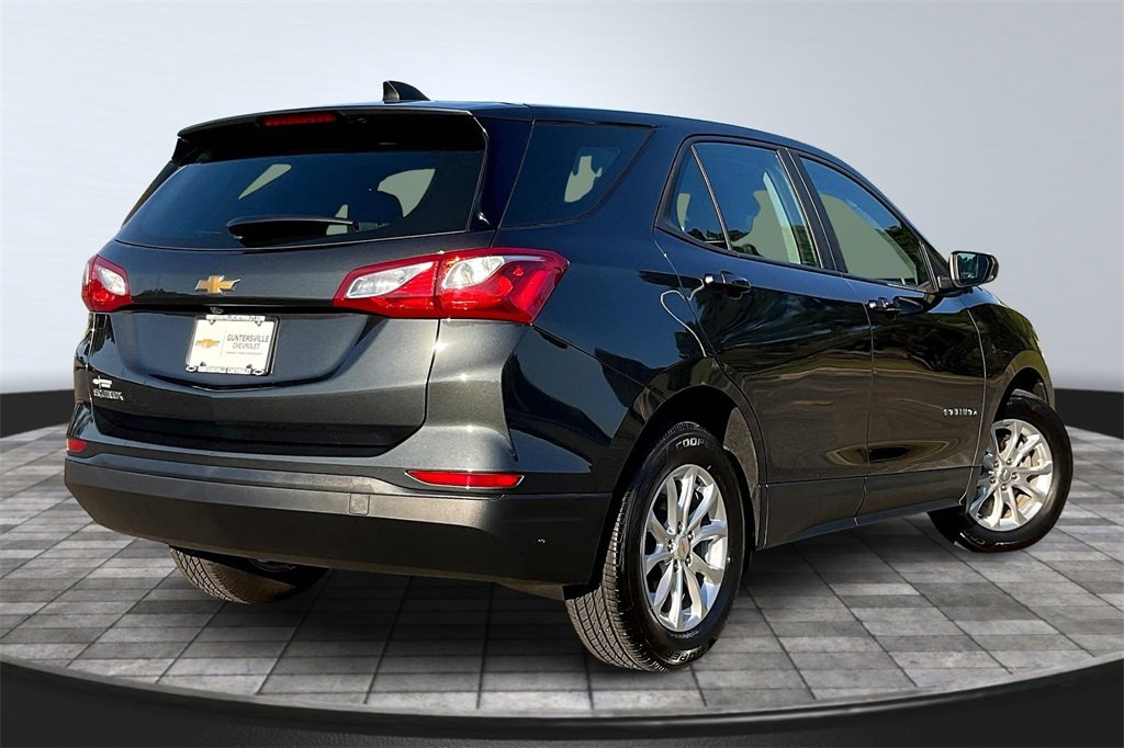 2020 Chevrolet Equinox LS photo 2