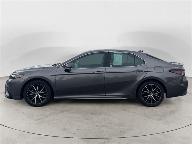2024 Toyota Camry SE photo 2