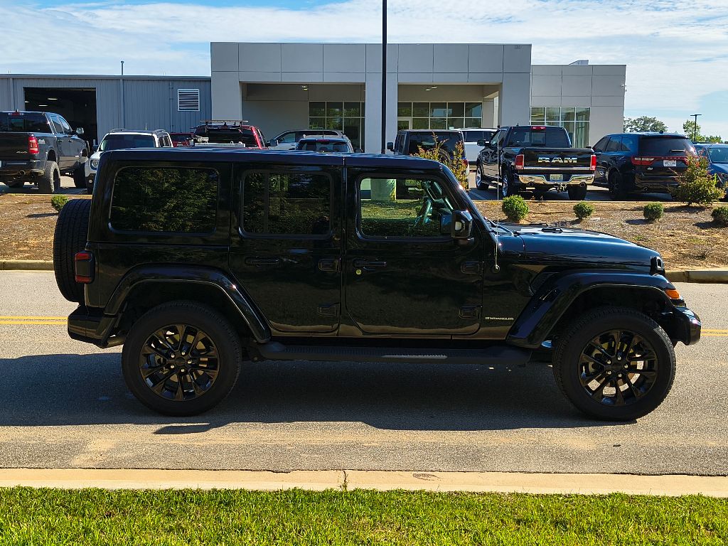 2023 Jeep Wrangler High Altitude photo 7