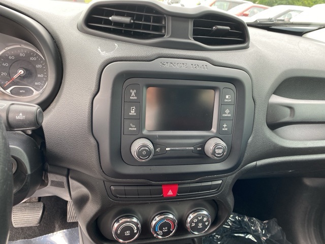 2015 Jeep Renegade Trailhawk photo 13