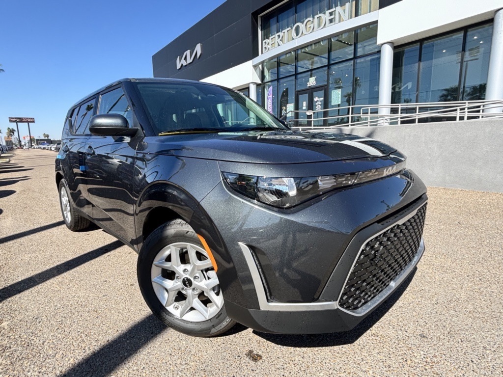 2025 Kia Soul LX's photo
