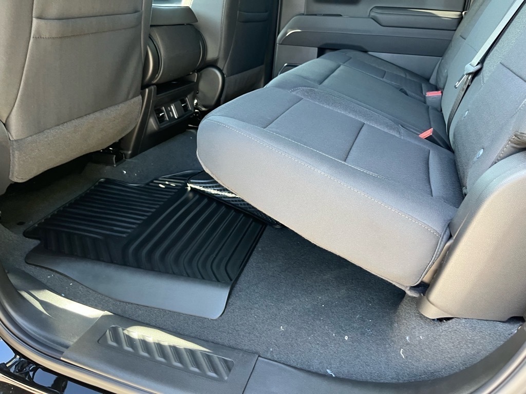 2025 Chevrolet Silverado 1500 LT photo 4