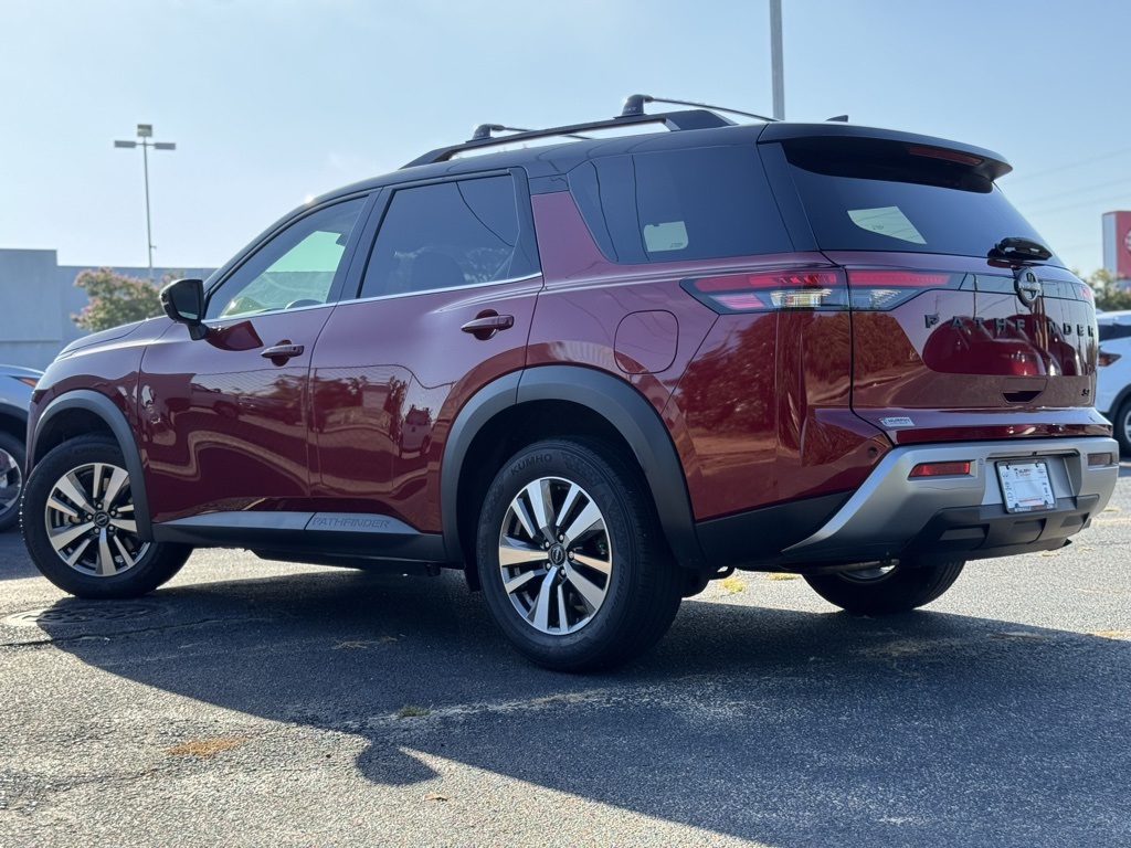2023 Nissan Pathfinder SL photo 2