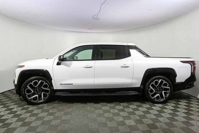 2024 Chevrolet Silverado EV RST photo 2