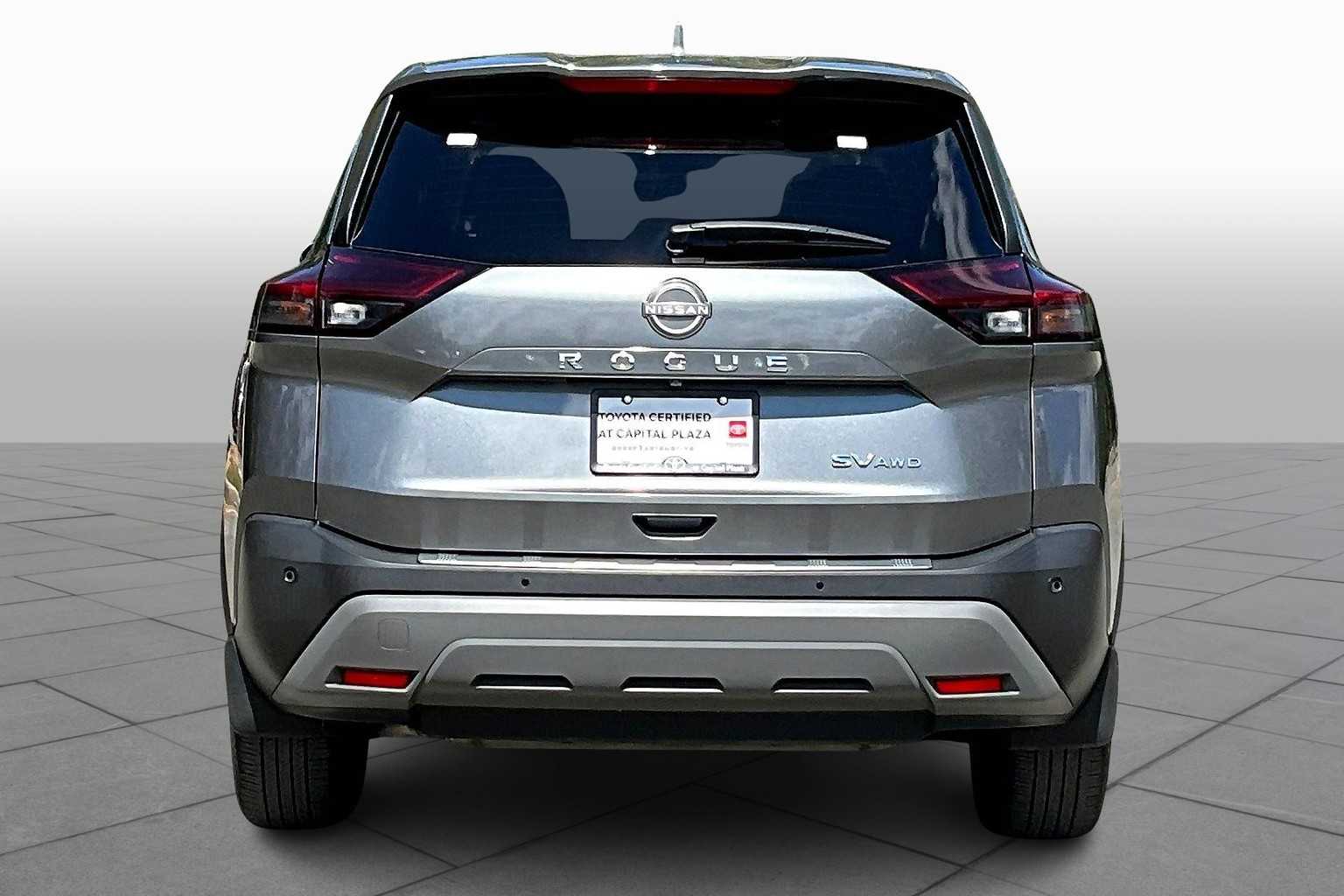 2022 Nissan Rogue SV photo 3