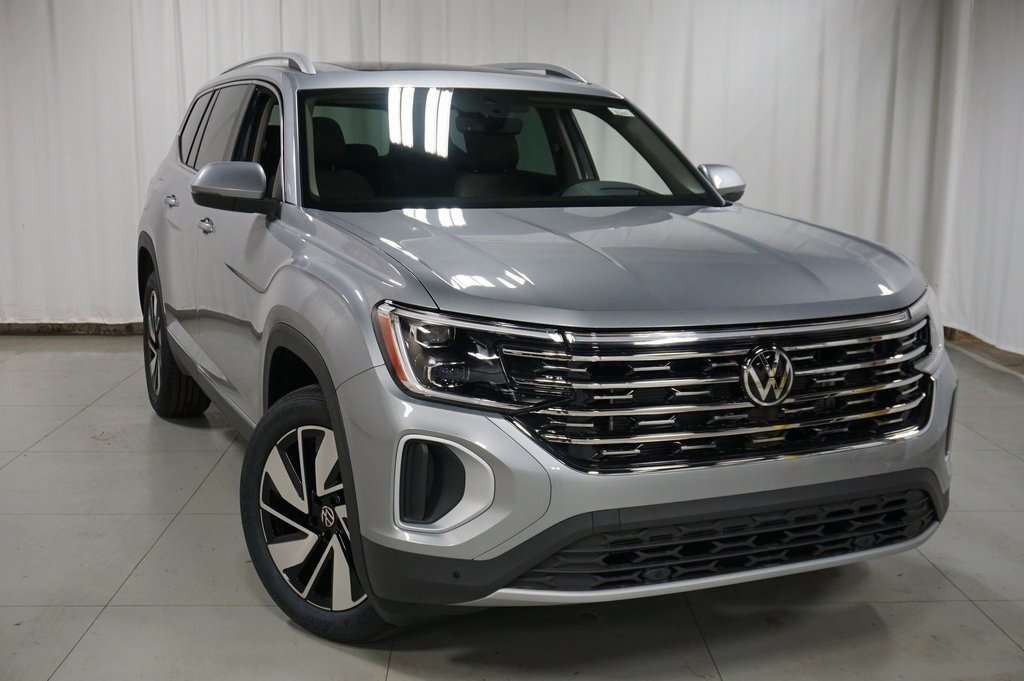 2025 Volkswagen Atlas SEL photo 4