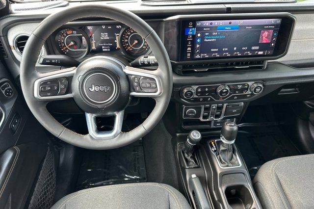 2024 Jeep Wrangler Sahara photo 14