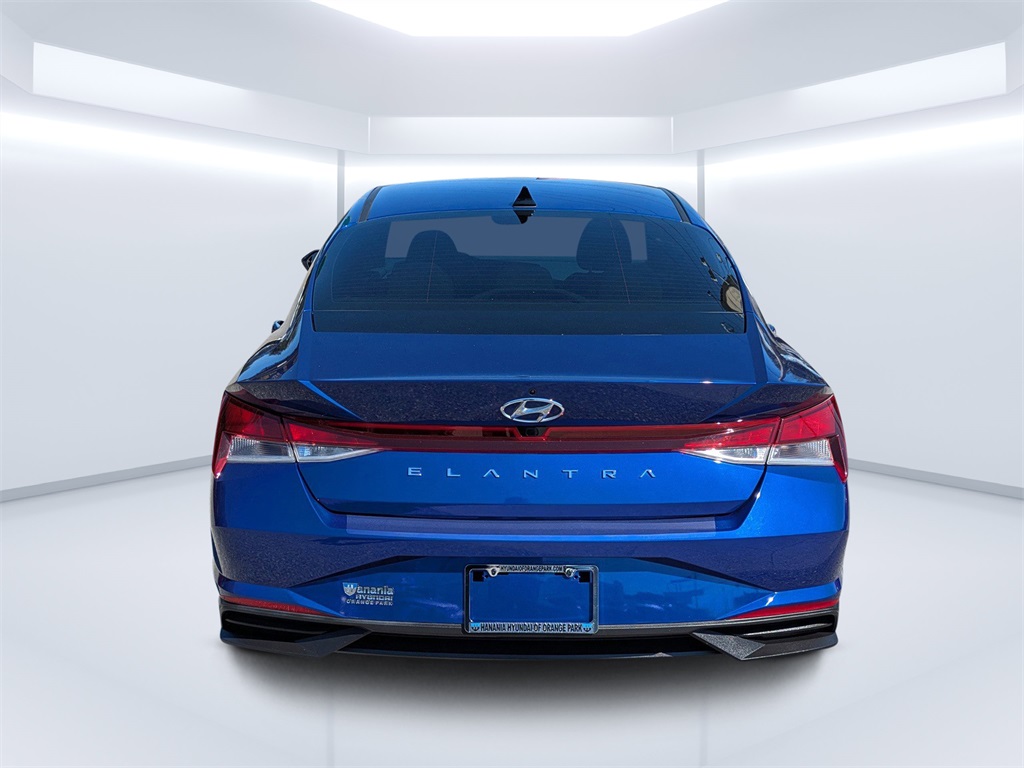 2023 Hyundai Elantra SEL photo 4