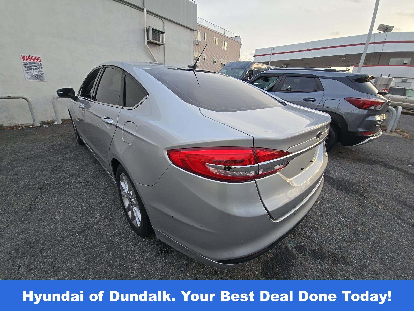 2017 Ford Fusion SE photo 2