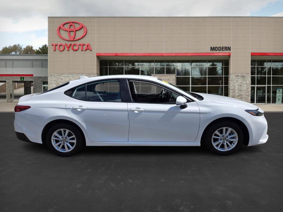2025 Toyota Camry LE photo 4